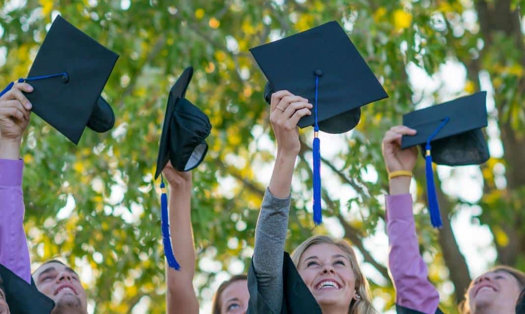 Zakończenie roku szkolnego w Żorach: Wspaniałe podsumowanie edukacji i radość uczestników